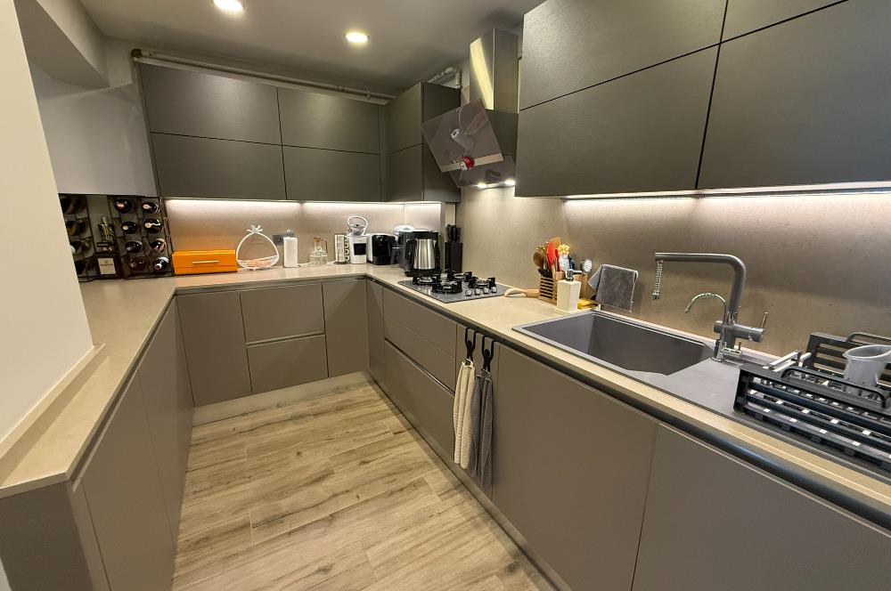 Zekeriyaköy'de lüks dekorasyonlu 5+2 satılık villa