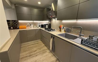 Zekeriyaköy'de lüks dekorasyonlu 5+2 satılık villa