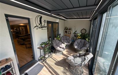 Zekeriyaköy'de lüks dekorasyonlu 5+2 satılık villa
