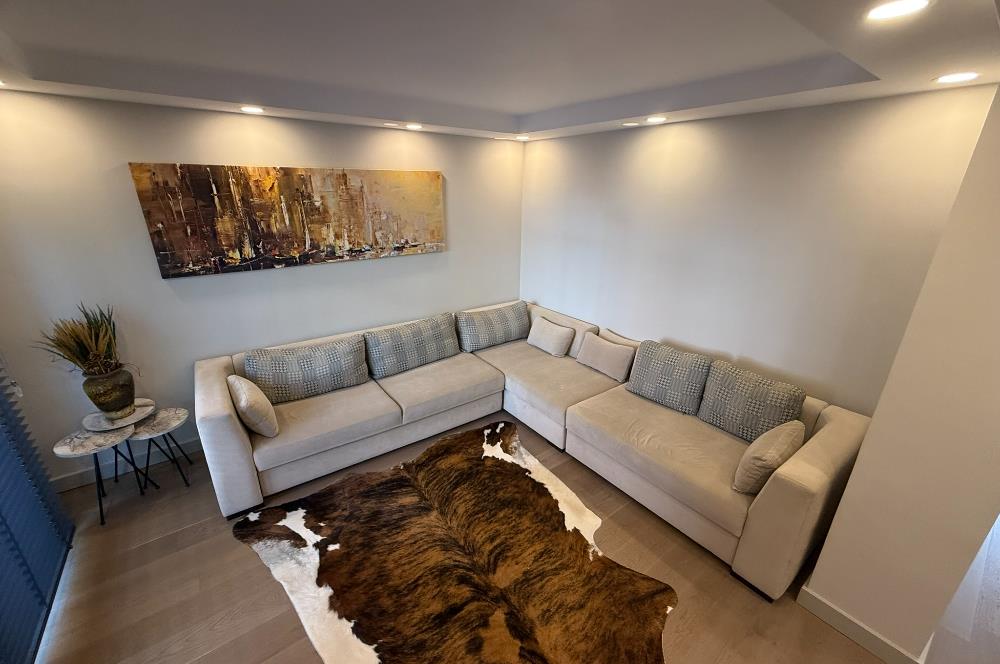 Zekeriyaköy'de lüks dekorasyonlu 5+2 satılık villa