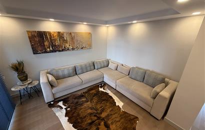 Zekeriyaköy'de lüks dekorasyonlu 5+2 satılık villa
