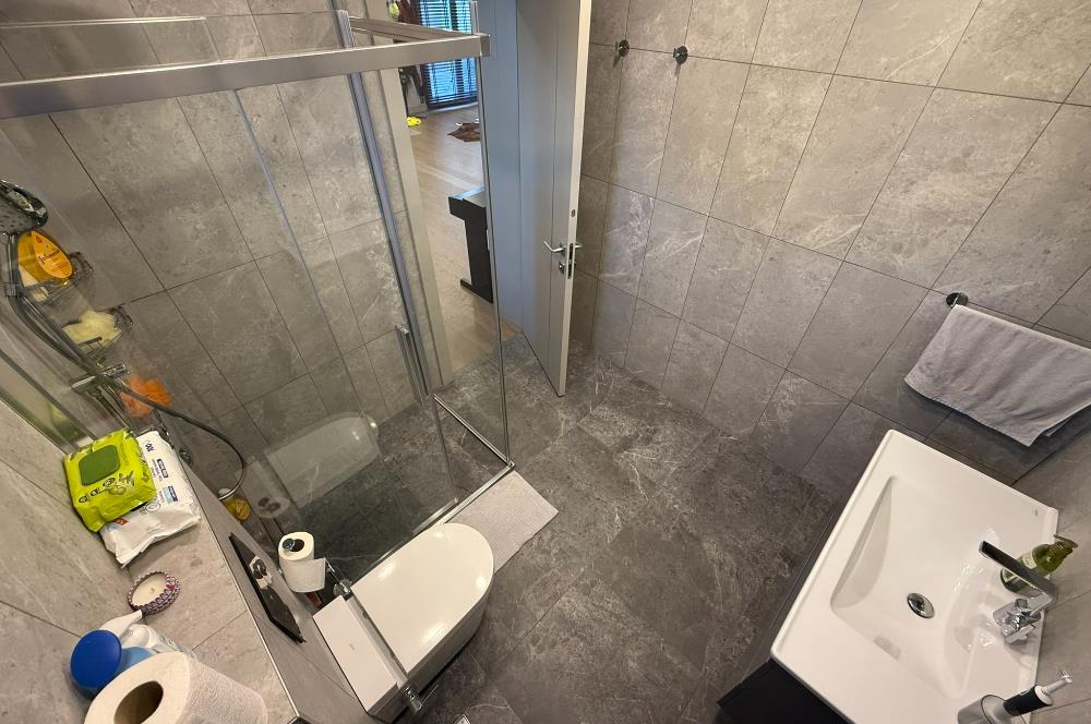 Zekeriyaköy'de lüks dekorasyonlu 5+2 satılık villa