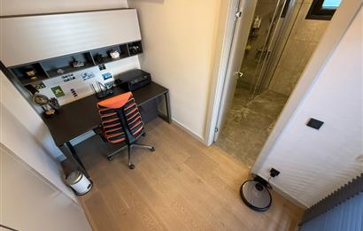 Zekeriyaköy'de lüks dekorasyonlu 5+2 satılık villa