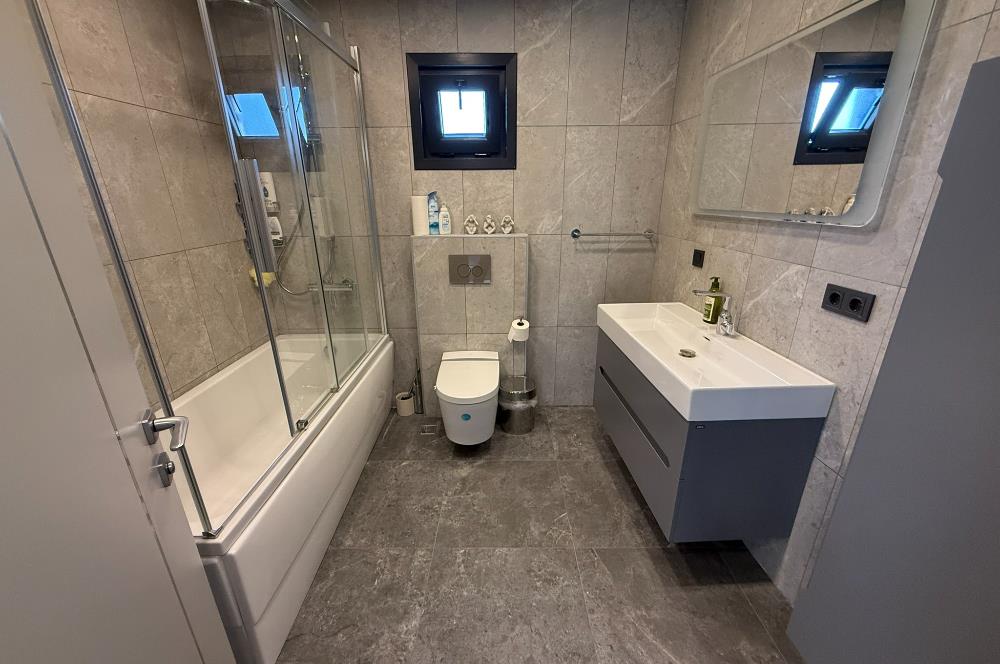 Zekeriyaköy'de lüks dekorasyonlu 5+2 satılık villa