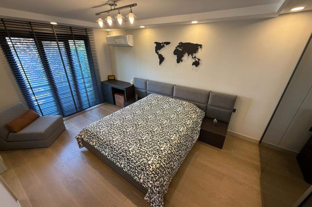 Zekeriyaköy'de lüks dekorasyonlu 5+2 satılık villa