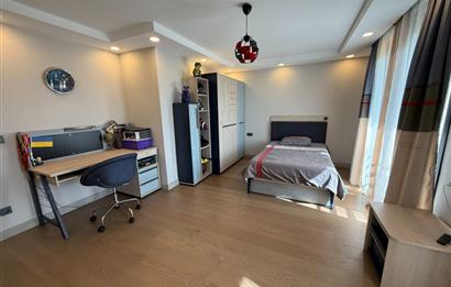 Zekeriyaköy'de lüks dekorasyonlu 5+2 satılık villa