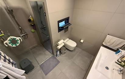 Zekeriyaköy'de lüks dekorasyonlu 5+2 satılık villa
