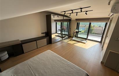 Zekeriyaköy'de lüks dekorasyonlu 5+2 satılık villa