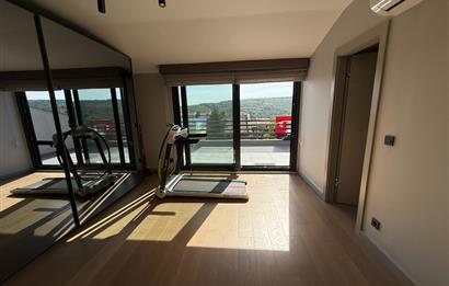 Zekeriyaköy'de lüks dekorasyonlu 5+2 satılık villa