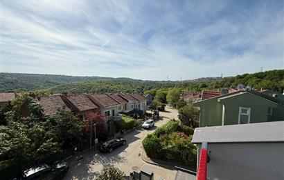 Zekeriyaköy'de lüks dekorasyonlu 5+2 satılık villa