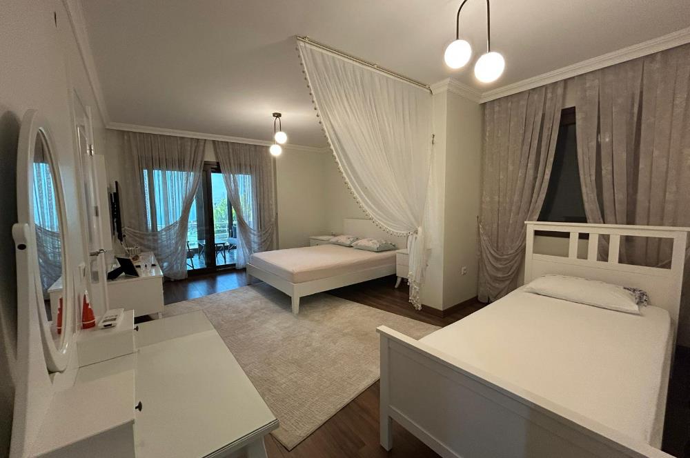 C21 Loca'dan Altınoluk Müstaki 8+1 Havuzlu Villa