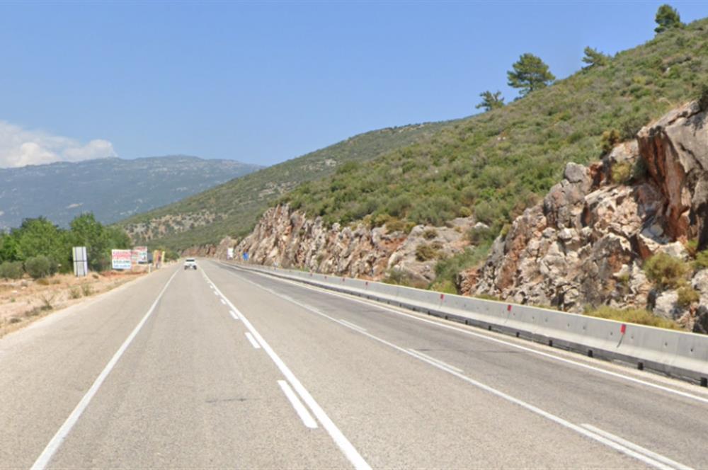 KAŞ YEŞİLKÖY'DE DENİZE 1 KM MESAFEDE ARSA