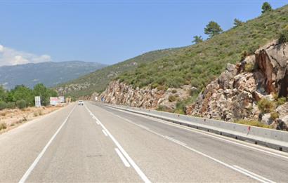 KAŞ YEŞİLKÖY'DE DENİZE 1 KM MESAFEDE ARSA