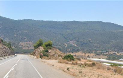 KAŞ YEŞİLKÖY'DE DENİZE 1 KM MESAFEDE ARSA