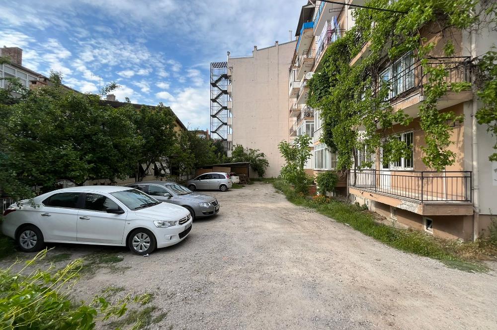C21 BAL'dan İZMİR YOLU ÜZERİ BAKIMLI MASRAFSIZ SATILIK 2+1 DAİRE