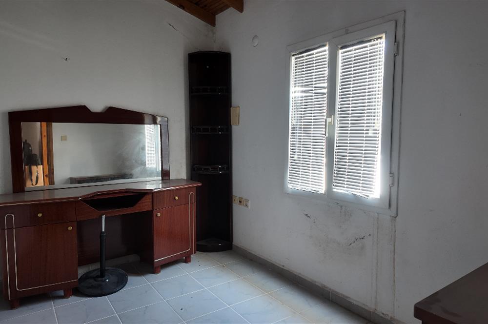 KUŞADASI MERKEZE VE PLAJA YAKIN HAVUZLU SİTEDE SATILIK 5+1 VİLLA
