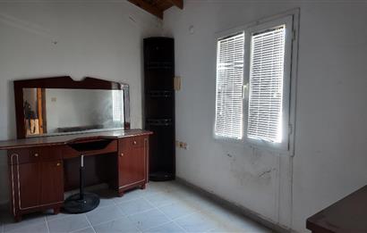 KUŞADASI MERKEZE VE PLAJA YAKIN HAVUZLU SİTEDE SATILIK 5+1 VİLLA