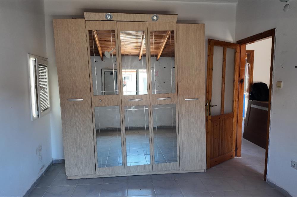 KUŞADASI MERKEZE VE PLAJA YAKIN HAVUZLU SİTEDE SATILIK 5+1 VİLLA