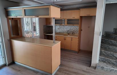 KUŞADASI MERKEZE VE PLAJA YAKIN HAVUZLU SİTEDE SATILIK 5+1 VİLLA