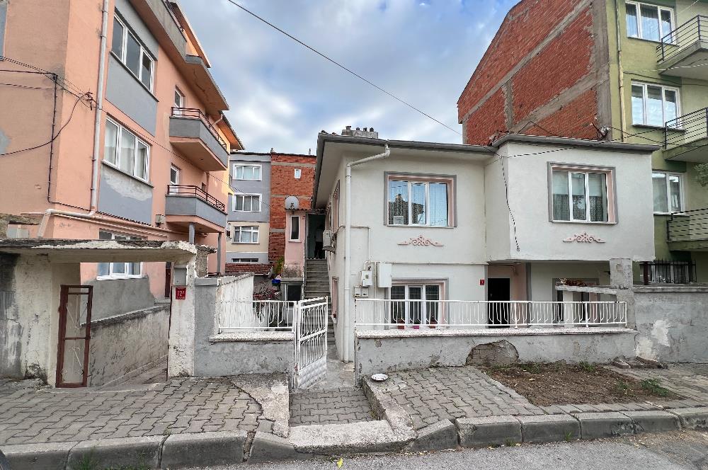 MALTEPE MAH 235 m2 ARSA İÇİNDE İKİ KATLI SATILIK MÜSTAKİL EV