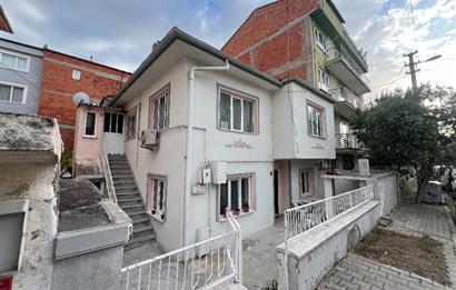 MALTEPE MAH 235 m2 ARSA İÇİNDE İKİ KATLI SATILIK MÜSTAKİL EV