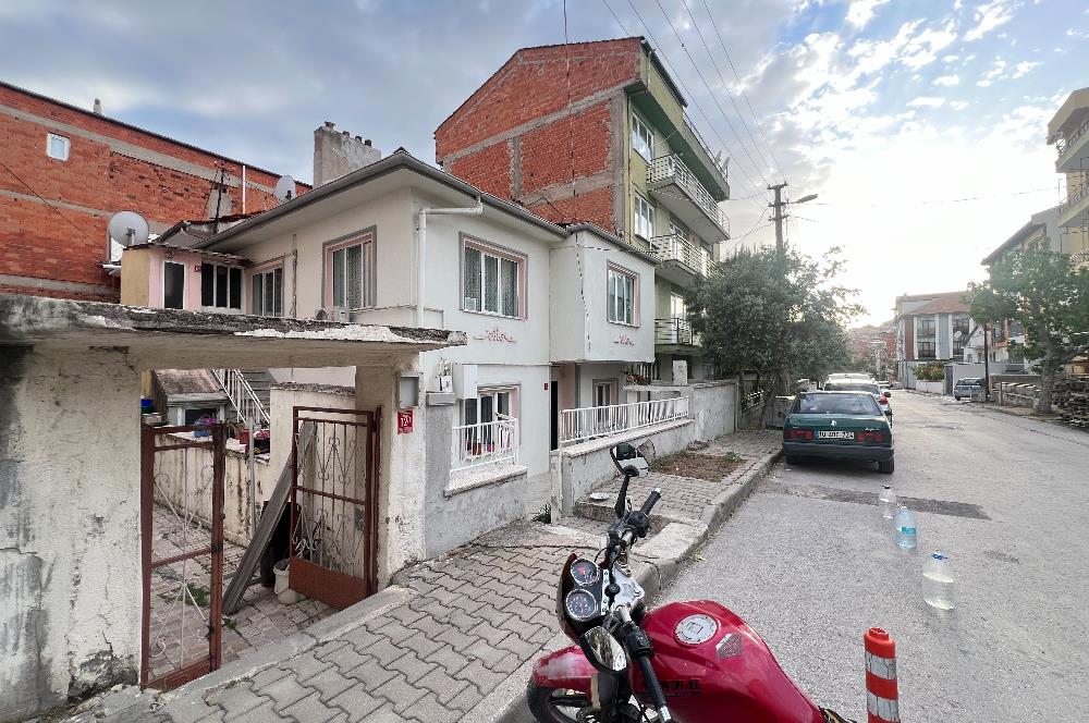 MALTEPE MAH 235 m2 ARSA İÇİNDE İKİ KATLI SATILIK MÜSTAKİL EV