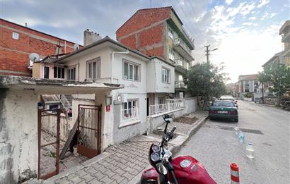 MALTEPE MAH 235 m2 ARSA İÇİNDE İKİ KATLI SATILIK MÜSTAKİL EV