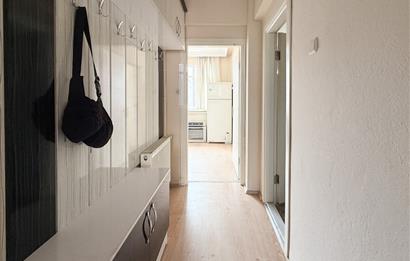 CENTURY 21 BAL GAYRİMENKUL'DEN DEVLET HASTANESİ VE ŞEHİR MERKEZİNE OLDUKÇA YAKIN İÇİ TAMAMEN YENİLENMİŞ,  KAPALI MUTFAKLI  ÇİFT LAVABO ÇİFT BALKONLU GENİŞ FERAH 2+1 