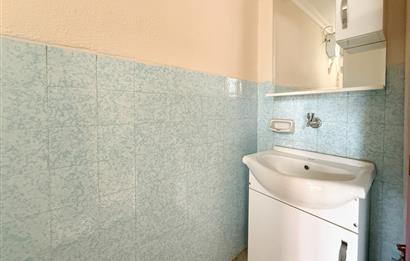 CENTURY 21 BAL GAYRİMENKUL'DEN DEVLET HASTANESİ VE ŞEHİR MERKEZİNE OLDUKÇA YAKIN İÇİ TAMAMEN YENİLENMİŞ,  KAPALI MUTFAKLI  ÇİFT LAVABO ÇİFT BALKONLU GENİŞ FERAH 2+1 