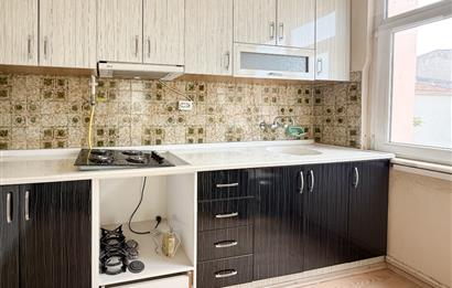 CENTURY 21 BAL GAYRİMENKUL'DEN DEVLET HASTANESİ VE ŞEHİR MERKEZİNE OLDUKÇA YAKIN İÇİ TAMAMEN YENİLENMİŞ,  KAPALI MUTFAKLI  ÇİFT LAVABO ÇİFT BALKONLU GENİŞ FERAH 2+1 