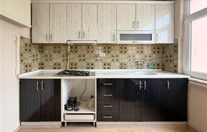 CENTURY 21 BAL GAYRİMENKUL'DEN DEVLET HASTANESİ VE ŞEHİR MERKEZİNE OLDUKÇA YAKIN İÇİ TAMAMEN YENİLENMİŞ,  KAPALI MUTFAKLI  ÇİFT LAVABO ÇİFT BALKONLU GENİŞ FERAH 2+1 