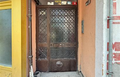 CENTURY 21 BAL GAYRİMENKUL'DEN DEVLET HASTANESİ VE ŞEHİR MERKEZİNE OLDUKÇA YAKIN İÇİ TAMAMEN YENİLENMİŞ,  KAPALI MUTFAKLI  ÇİFT LAVABO ÇİFT BALKONLU GENİŞ FERAH 2+1 