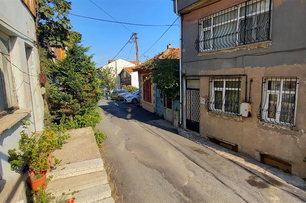 SARIYER YENİMAHALLEDE BOĞAZ MANZARALI MÜSTAKİL 4+2 BAHÇELİ EV