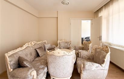 CENTURY 21 BAL GAYRİMENKUL'DEN DEVLET HASTANESİ VE ŞEHİR MERKEZİNE OLDUKÇA YAKIN İÇİ TAMAMEN YENİLENMİŞ,  KAPALI MUTFAKLI  ÇİFT LAVABO ÇİFT BALKONLU GENİŞ FERAH 2+1 