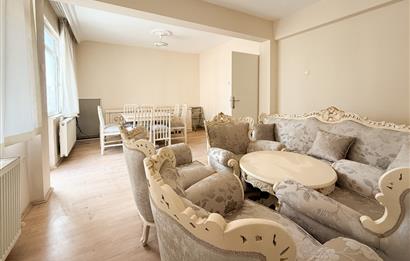 CENTURY 21 BAL GAYRİMENKUL'DEN DEVLET HASTANESİ VE ŞEHİR MERKEZİNE OLDUKÇA YAKIN İÇİ TAMAMEN YENİLENMİŞ,  KAPALI MUTFAKLI  ÇİFT LAVABO ÇİFT BALKONLU GENİŞ FERAH 2+1 