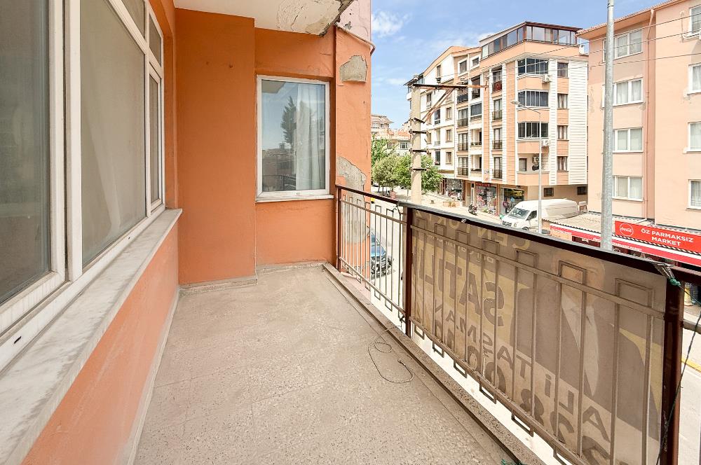 CENTURY 21 BAL GAYRİMENKUL'DEN DEVLET HASTANESİ VE ŞEHİR MERKEZİNE OLDUKÇA YAKIN İÇİ TAMAMEN YENİLENMİŞ,  KAPALI MUTFAKLI  ÇİFT LAVABO ÇİFT BALKONLU GENİŞ FERAH 2+1 