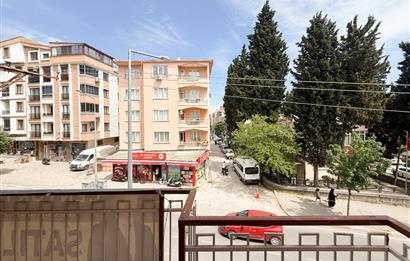 CENTURY 21 BAL GAYRİMENKUL'DEN DEVLET HASTANESİ VE ŞEHİR MERKEZİNE OLDUKÇA YAKIN İÇİ TAMAMEN YENİLENMİŞ,  KAPALI MUTFAKLI  ÇİFT LAVABO ÇİFT BALKONLU GENİŞ FERAH 2+1 