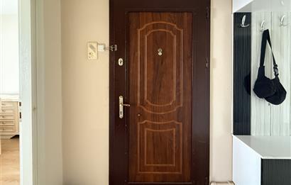 CENTURY 21 BAL GAYRİMENKUL'DEN DEVLET HASTANESİ VE ŞEHİR MERKEZİNE OLDUKÇA YAKIN İÇİ TAMAMEN YENİLENMİŞ,  KAPALI MUTFAKLI  ÇİFT LAVABO ÇİFT BALKONLU GENİŞ FERAH 2+1 