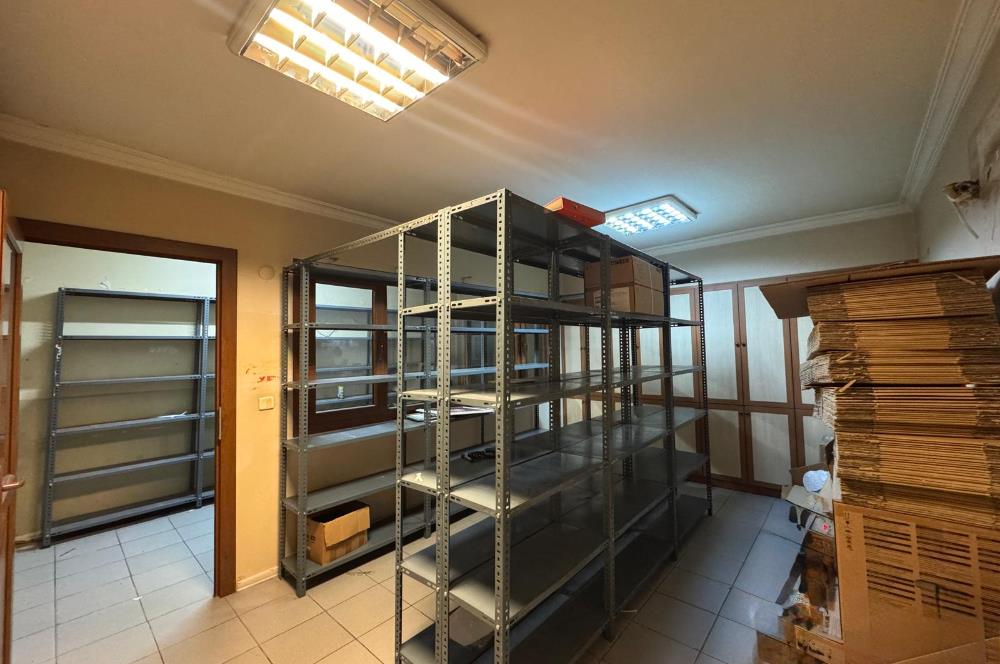 Gıda Çarşısı'nda 3 Katlı,Çift Cepheli Satılık Dükkan