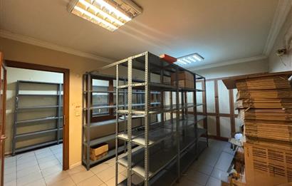 Gıda Çarşısı'nda 3 Katlı,Çift Cepheli Satılık Dükkan