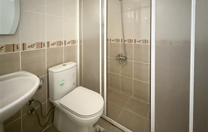 CENTURY 21 BAL GAYRİMENKUL'DEN DEVLET HASTANESİ VE ŞEHİR MERKEZİNE OLDUKÇA YAKIN İÇİ TAMAMEN YENİLENMİŞ,  KAPALI MUTFAKLI  ÇİFT LAVABO ÇİFT BALKONLU GENİŞ FERAH 2+1 