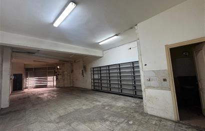 Gıda Çarşısı'nda 3 Katlı,Çift Cepheli Satılık Dükkan