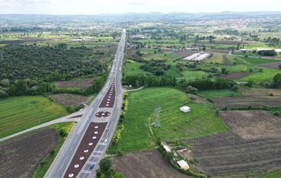 CENTURY 21 BAL'DAN EDREMİT ASFALTINA CEPHE SATILIK TARLA 