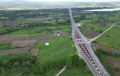 CENTURY 21 BAL'DAN EDREMİT ASFALTINA CEPHE SATILIK TARLA 