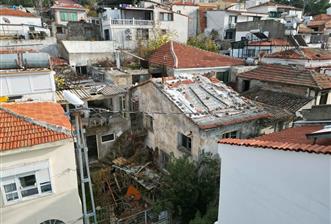 Ayvalık Sakarya'da Satılık 97 m² Cadde Üstü Bahçeli Ev ve Arsası