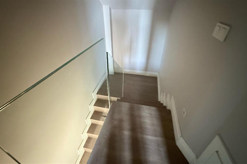 Zekeriyaköy Terrace Hayat Sitesinde Satılık Köşe Tripleks Villa