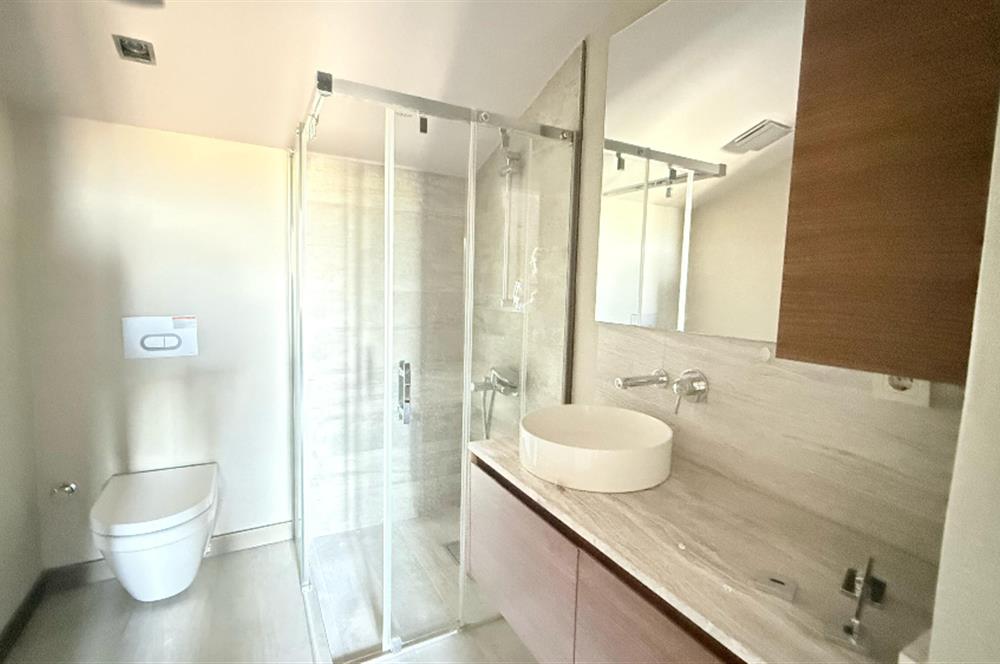 Zekeriyaköy Terrace Hayat Sitesinde Satılık Köşe Tripleks Villa