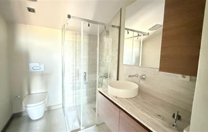 Zekeriyaköy Terrace Hayat Sitesinde Satılık Köşe Tripleks Villa