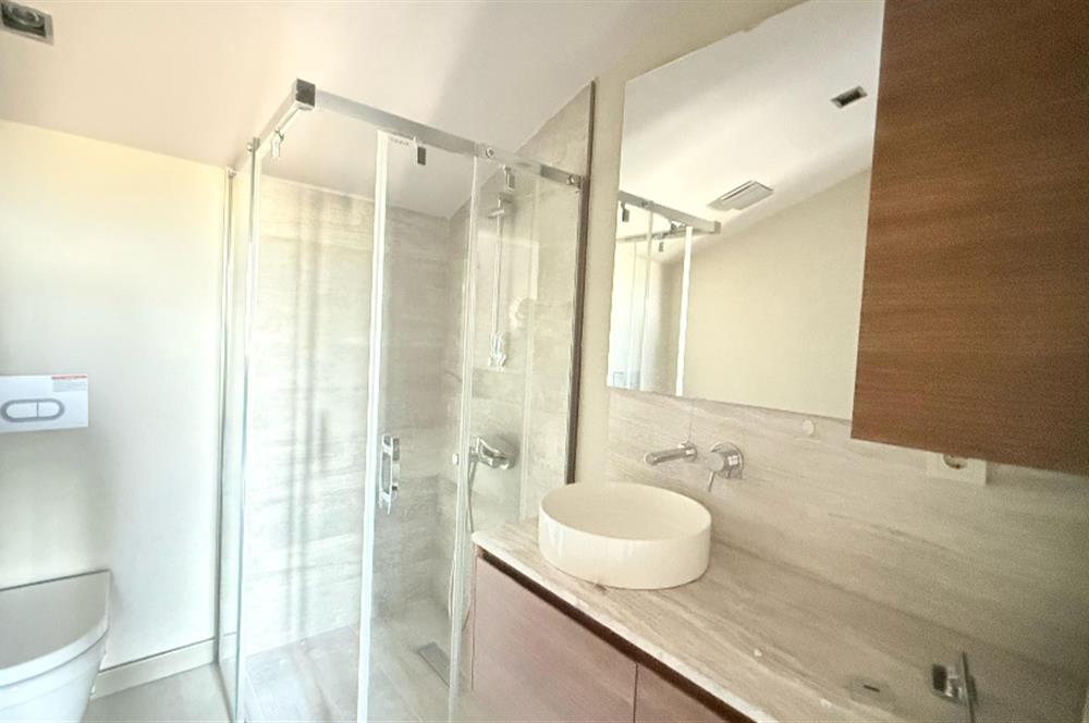 Zekeriyaköy Terrace Hayat Sitesinde Satılık Köşe Tripleks Villa