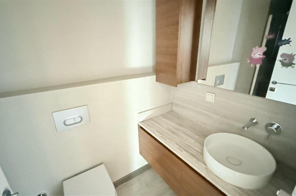 Zekeriyaköy Terrace Hayat Sitesinde Satılık Köşe Tripleks Villa